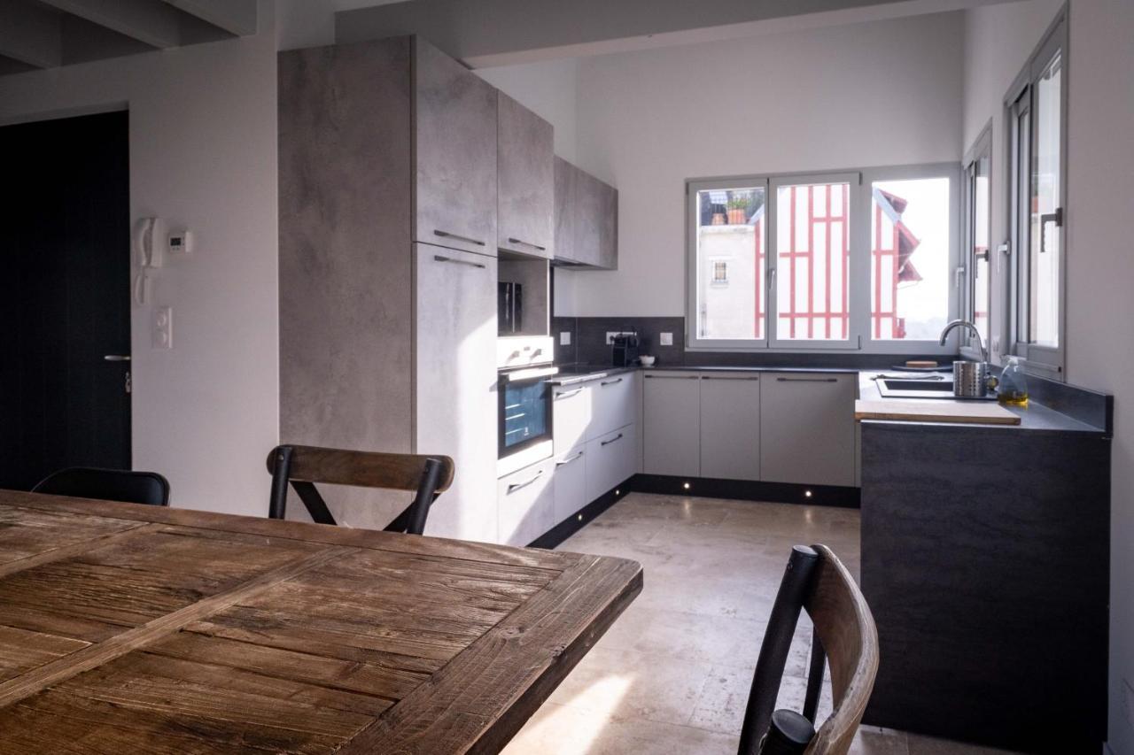 Duplex Vue Sur Tour Appartement Remparts 3 Ла Рошел Екстериор снимка